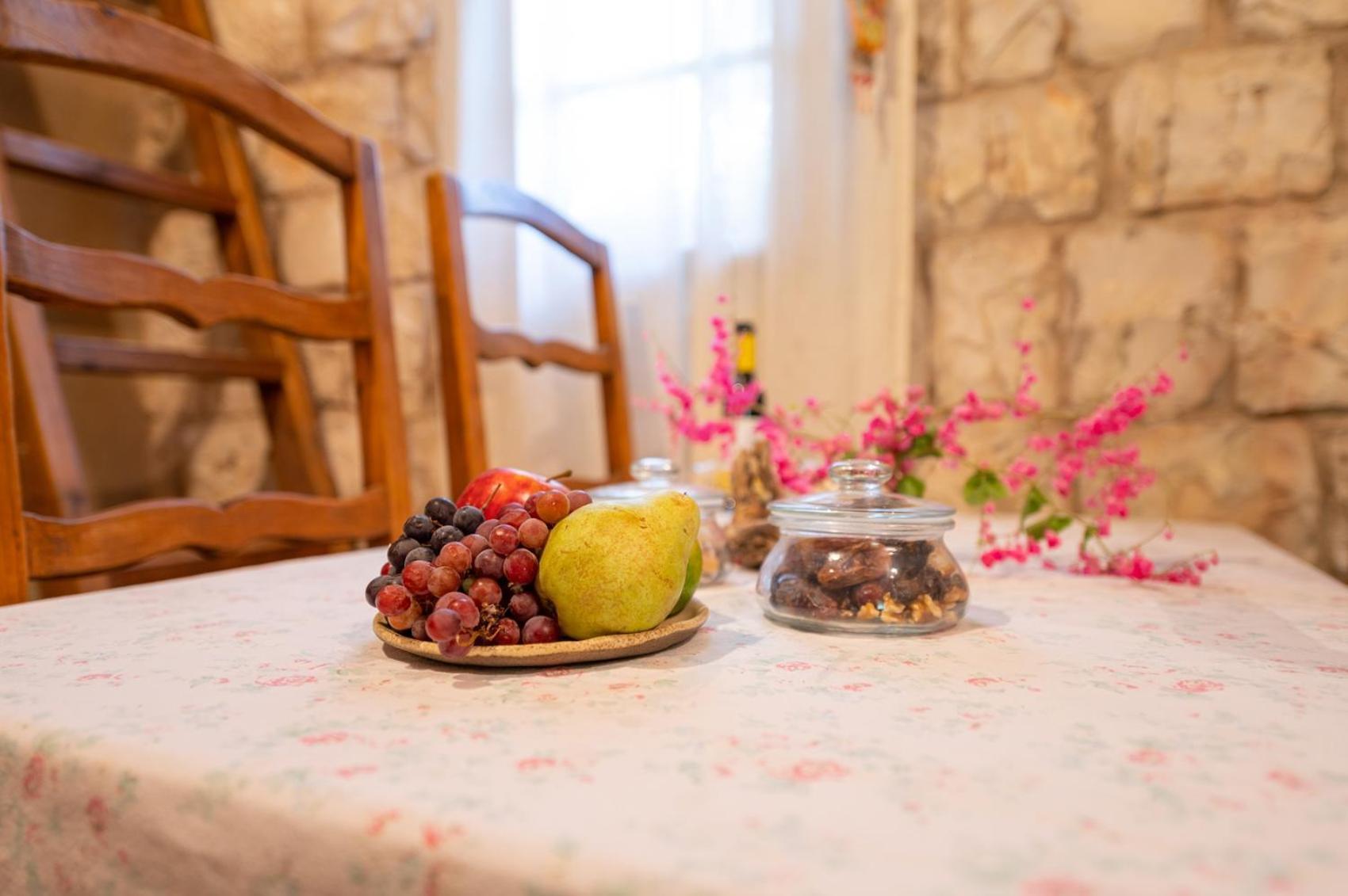 Hemdatya Stone Suites In The Galilee Ilaniya Værelse billede